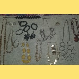 Mixed lot of jewelry